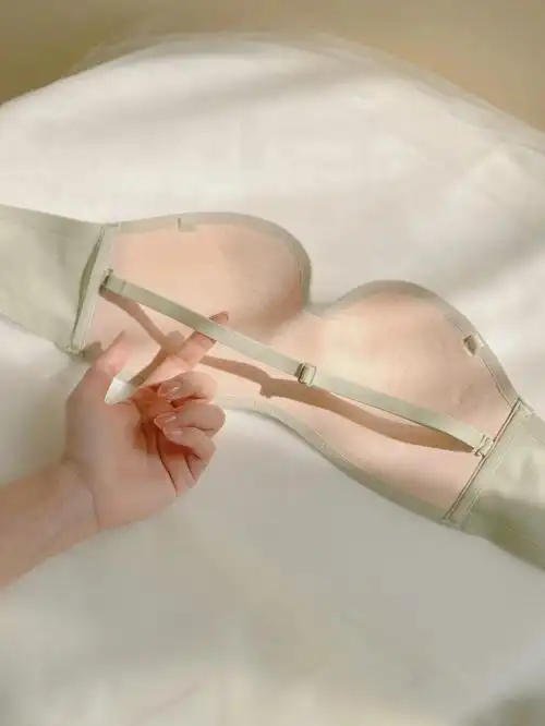 牛啊蹦迪不掉的无肩带内衣真的存在7575