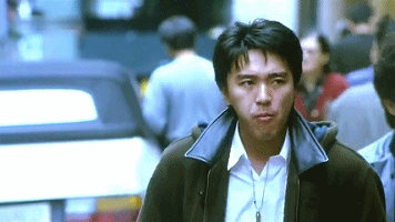 公共场所抽烟吃饭乱扔垃圾, 我感觉他是最帅的!给个神评吧!