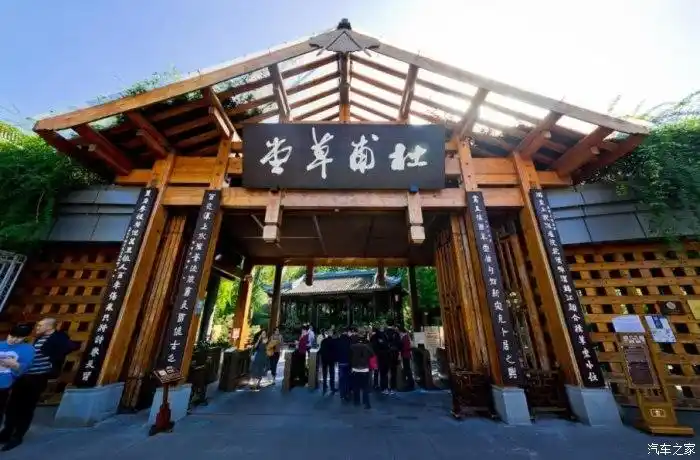 来杜甫草堂感受一下历史文化的气息,我们是周三去的,尽管是工作日