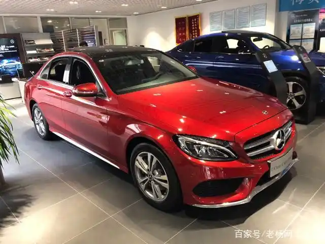 梅赛德斯奔驰c级轿车——锆英石红