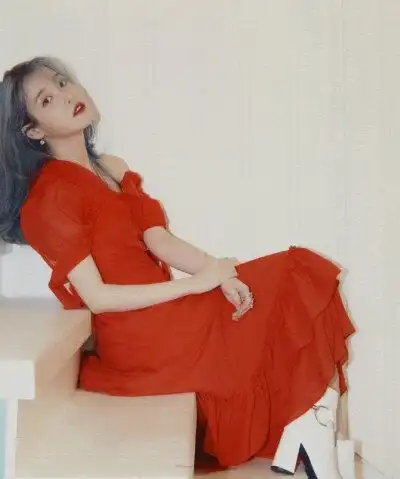 iu李知恩红裙