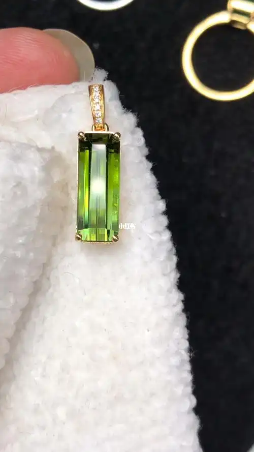 18k金镶嵌天然绿碧玺吊坠