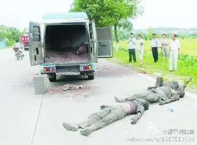 送葬车上鞭炮发生爆炸 车内3人未逃出被炸重伤