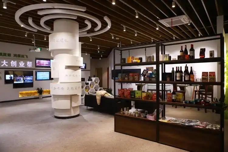 报道)3月18日,"非洲好物"品牌馆在浙江杭州浙商大创业园展示厅开馆试