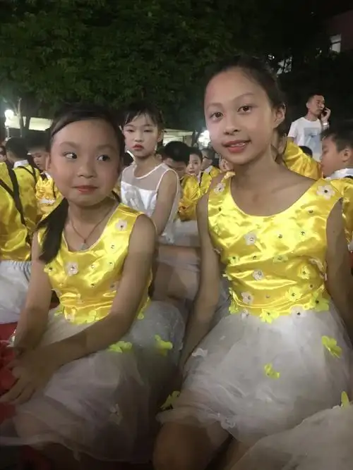 唱响新时代——博爱学校庆"六一"小学生合唱比赛四(9)班宝贝们花絮