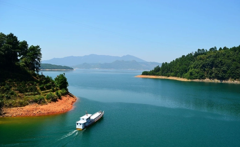 碧波万顷景象万千的东江湖真美