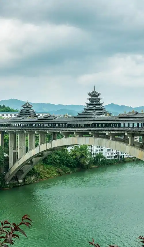 广西柳州三江风雨桥桥梁建筑风光