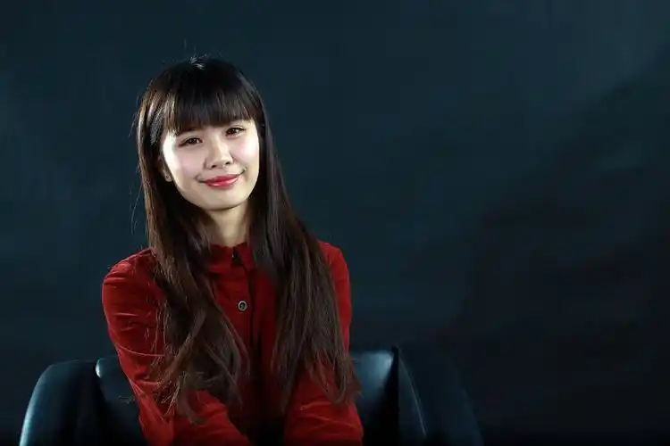 美女王晶晶 网络好听歌曲(美女美歌) - 涓涓小溪 - 深谷幽兰--涓涓