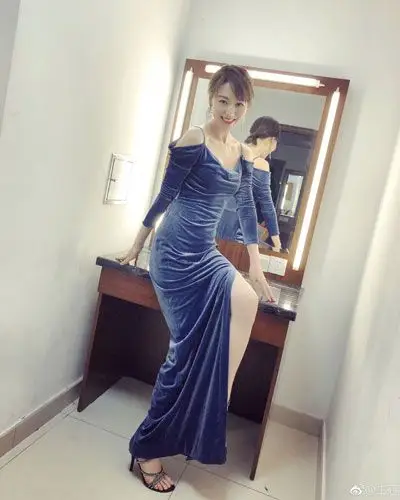 王冠主持人王冠个人资料简介照片现状最近情况微博