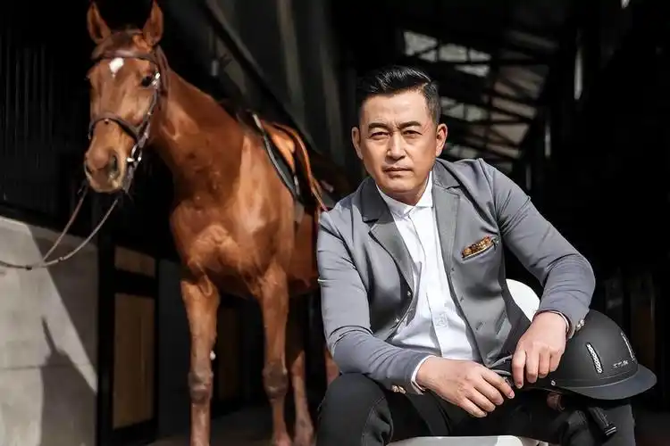 回顾王志飞一婚失败后与张歆艺携手7年三天闪婚张定涵终获幸福