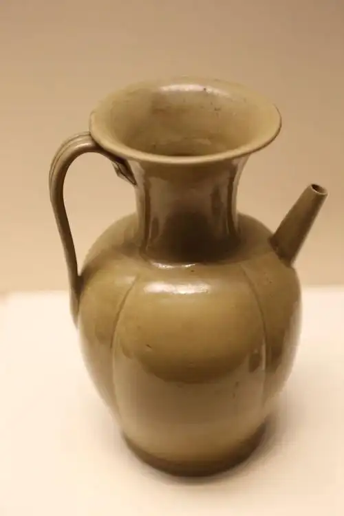 唐代越窑青瓷瓜棱注子