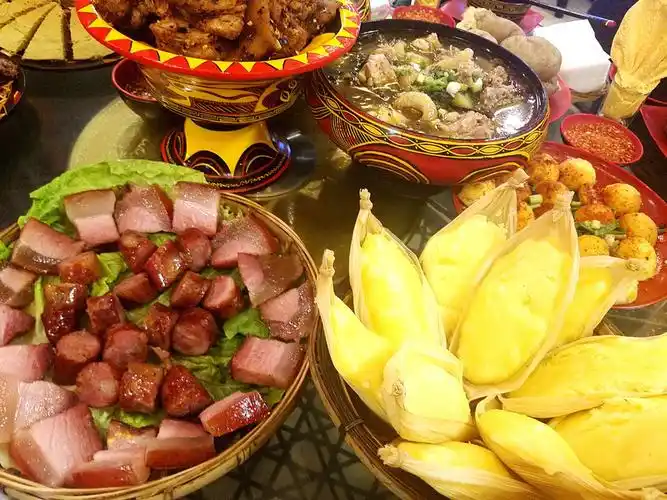 千层荞饼坨坨肉推荐菜:凉山风位于凉山彝族自治州西昌市胜利路(近一环