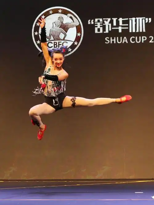 全天共进行了女子形体,女子健体,男子健美元老组,健身先生,健身小姐