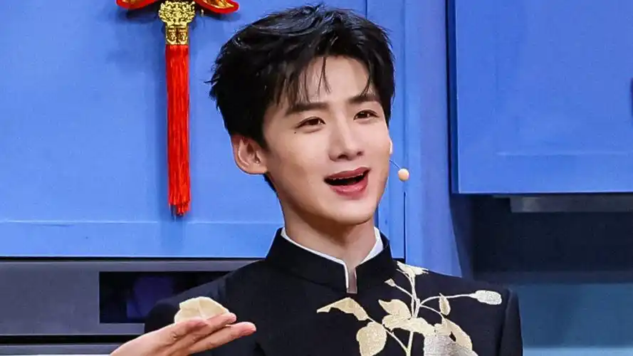 上春山三版彩排视频曝光,白敬亭两次与春晚走位一致,疑被冤枉