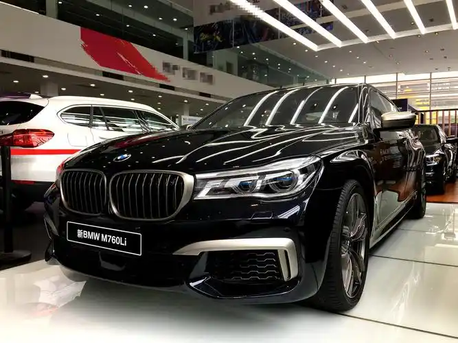 宝马m760li xdrive 蓝晶黑/褐内 现车优惠55.8万
