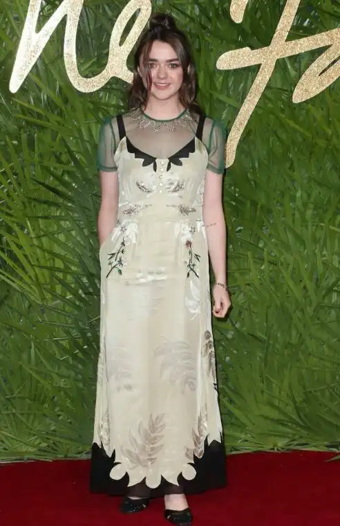 权力的游戏二丫出席活动现实生活中很美很温柔