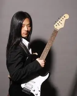 胡俊,2009初发行个人专辑《浮生的梦想》,获亚洲新人奖,入围华语男