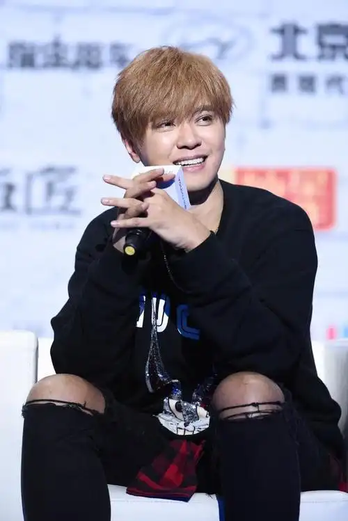 泰国白龙王在泰国地位(泰国白龙王预罗志祥10年能大火)(1)