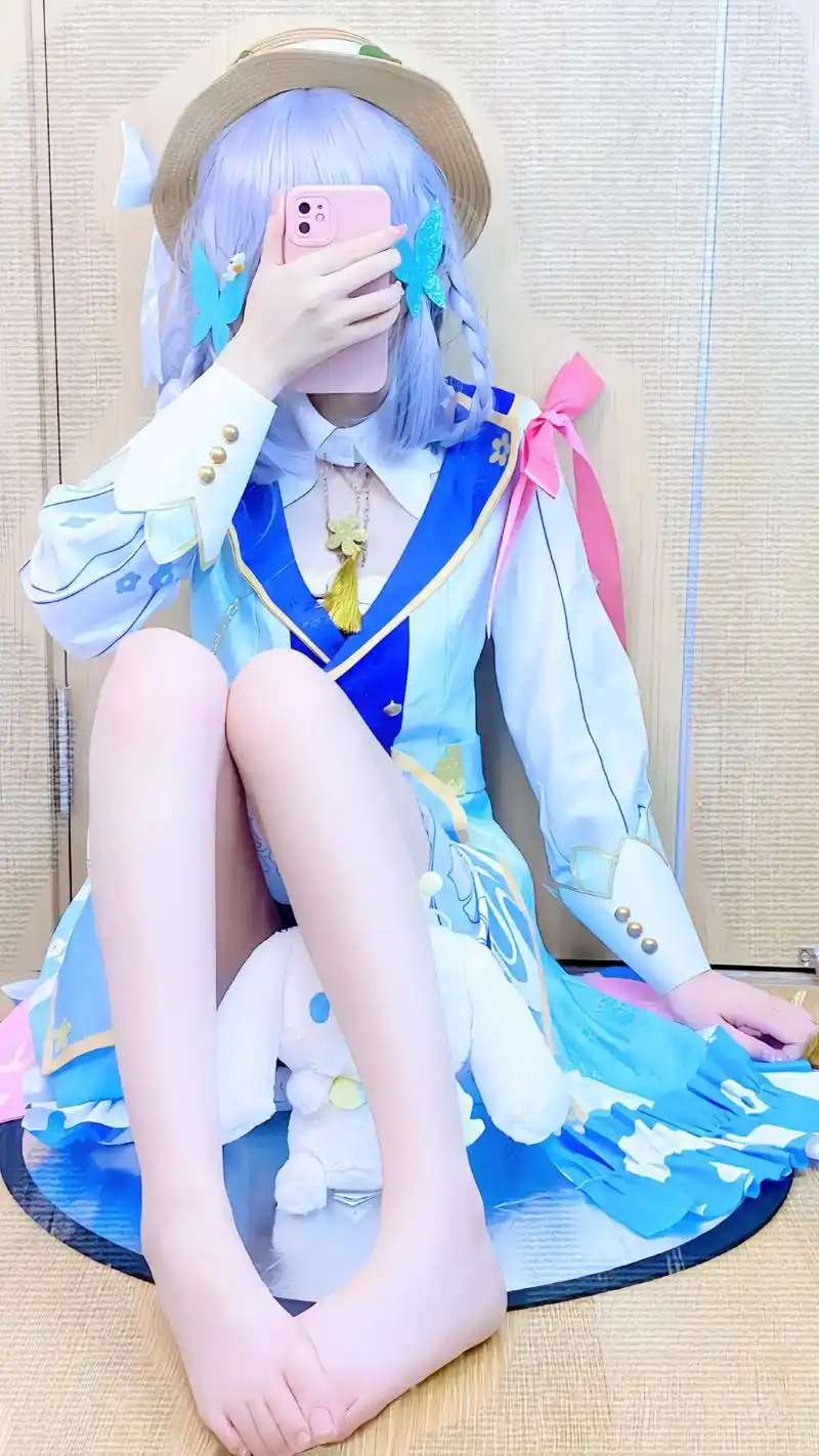 抖音图文来了 #cos #二次元 #大长腿 #无处安放的小 - 抖音