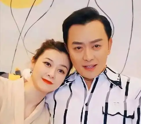 黄海冰:因前妻不想要孩子离婚,再婚后三年抱俩,凑了个"好"字