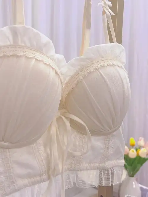 聚拢内衣小胸姐妹可以试试这个~~~真的~真的超显胸大~圆润丰胸大法好!