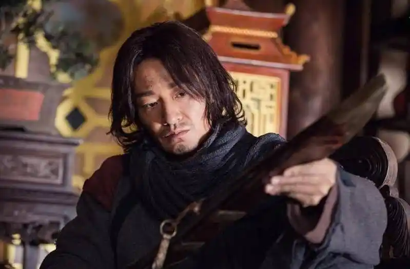 黑背老六是老九门中最神秘的存在,他的武力值堪称九门第一,也是唯一无