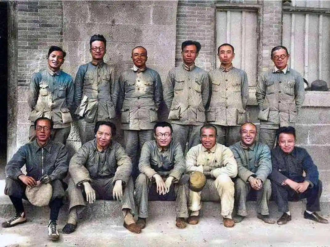 这是新中国事业的12人创业团队,为了国家和人民不遗余力,呕心沥血,不