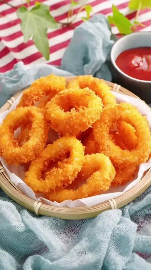 自制黄金鱿鱼圈,外皮香酥,鱿鱼q弹,咔滋咔滋真过瘾!