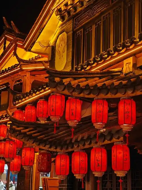 丽江古城的夜景繁花似锦##微博旅行家##微博影像年##城市巡游记