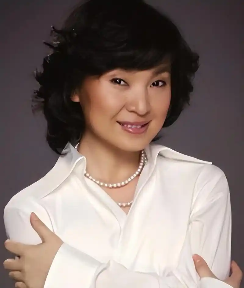 歌手陈红:当年红极一时,离婚后被前夫告上法庭,53岁容貌大变样