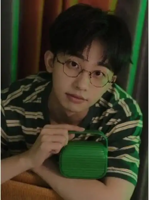 小何生日快乐鸭