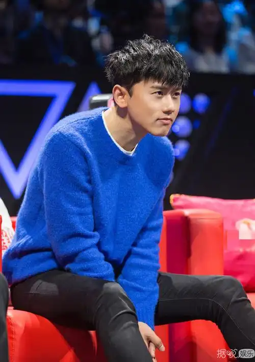 张杰顶着原谅色发型走秀网友看呆了忘了大张伟的下场吗