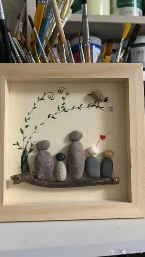 小时候,可玩的东西少,经常到路边,河边捡小石头,回家自己琢磨该做个