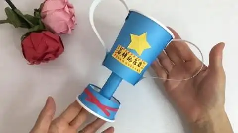 用一次性纸杯做个奖杯送给亲爱的爸爸吧