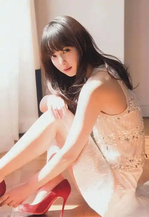 日本女星佐佐木希:老公劈腿182人,她还生二胎,她为