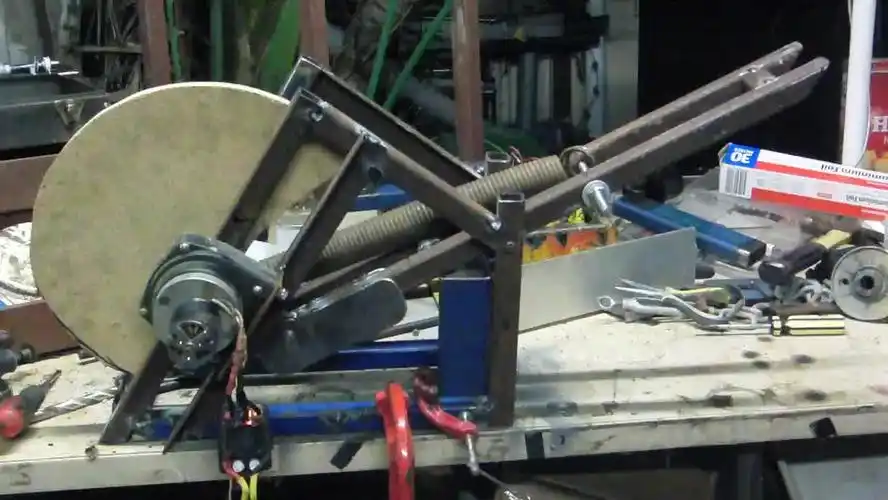 弹簧蓄力弹射结构