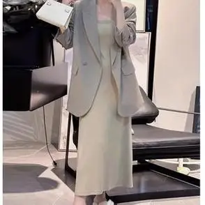 配吊带裙小外披秋季职场穿搭西服套装女外套吊带连衣裙新款