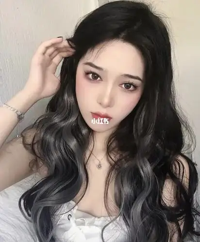 2021春夏显白发色推荐:黑77灰