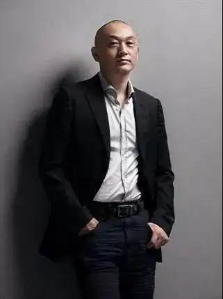 钭江明(图片来源:网易)从媒体动荡到媒体人纷纷转型