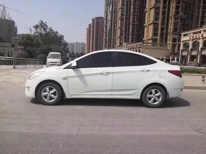 现代瑞纳二手车怎么样啊急卖二手车1万2万