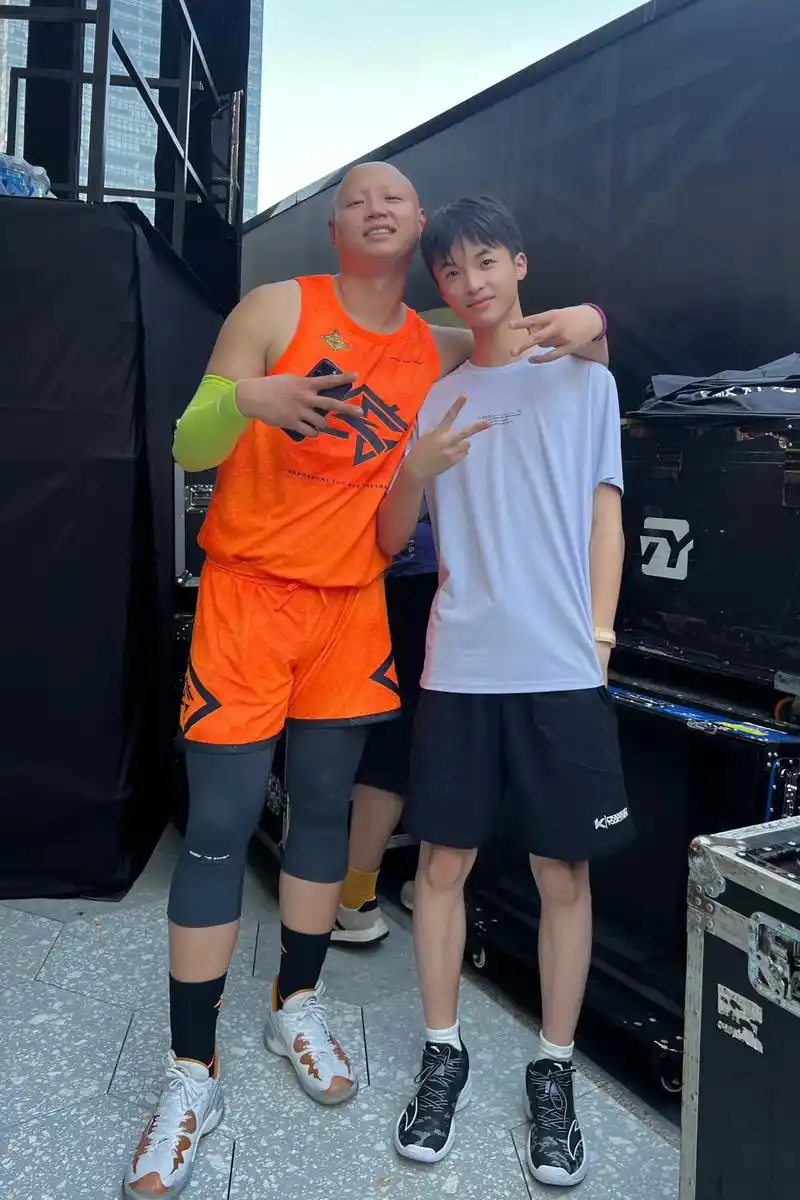 图文 #野球帝 #石悦安鑫 追星成功 - 抖音