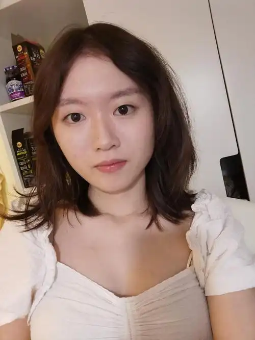 难得化了妆原相机自拍求评