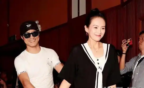 汪峰刚离婚,便被扒出新绯闻女友,女方为测评博主,回应态度坚决