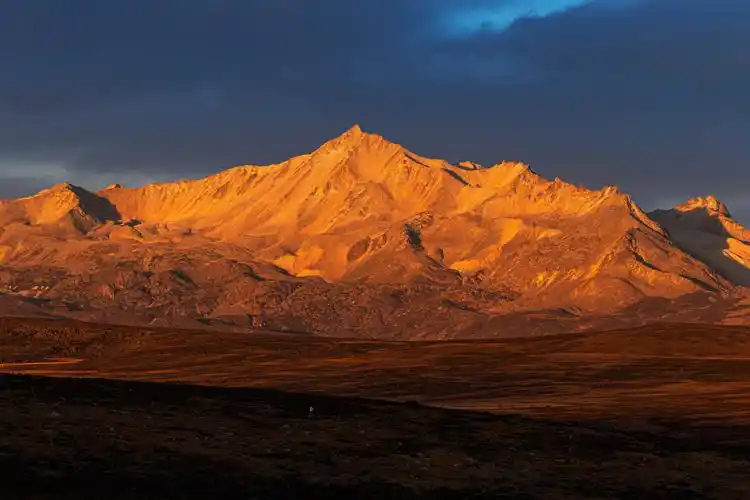 曲莫贡鱼子西贡嘎雅拉神山的绝佳观景台