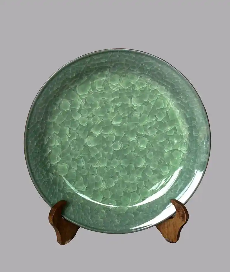 目前传世哥窑数量十分稀少这件属珍品哥窑青釉冰裂纹瓷盘