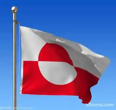 格陵兰自治国国旗格陵兰岛至今仍是世界人口最稀疏的地区之一,平均