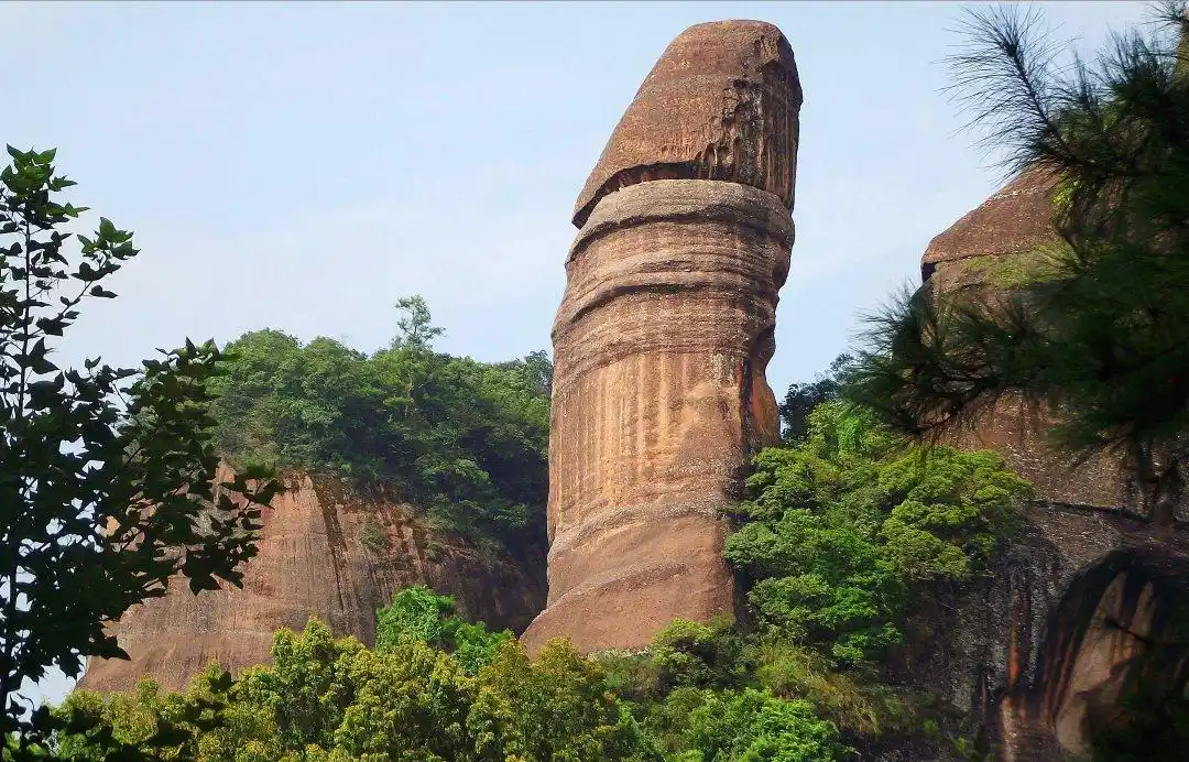 带你去看神奇的世界:广东韶关丹霞山阴阳石奇观--阳元石与阴元石
