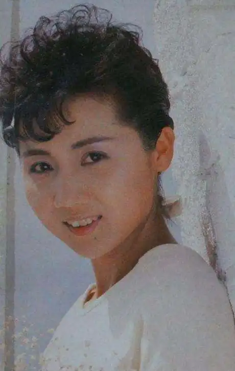 回顾张德兰巅峰时为爱隐退40岁成为医生一生无儿无女