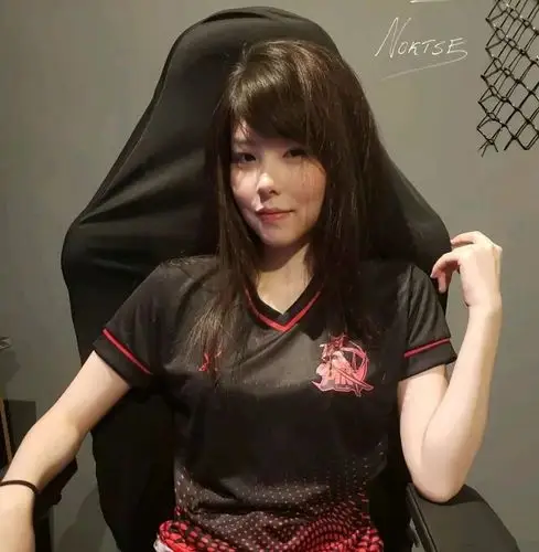 贡品‖不就是一个女嘛,怎么能火成这个样子