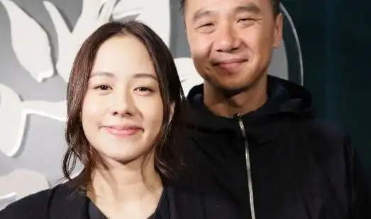 港媒传来消息,44岁的影视巨星林嘉欣与结婚13年的导演老公袁剑伟宣布